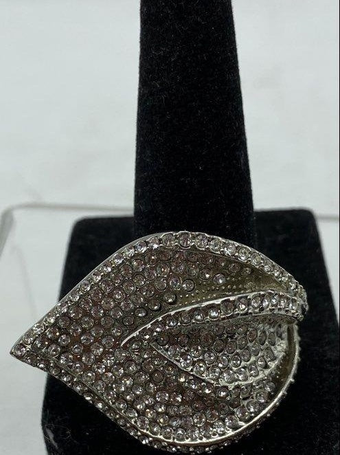 AGE REVIEW Joan Rivers Rhinestone Statement Ring