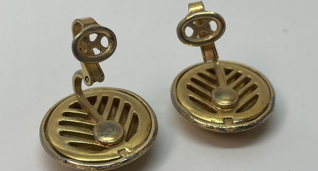 1960s Trifari Round Clip-On Earrings 15.5g