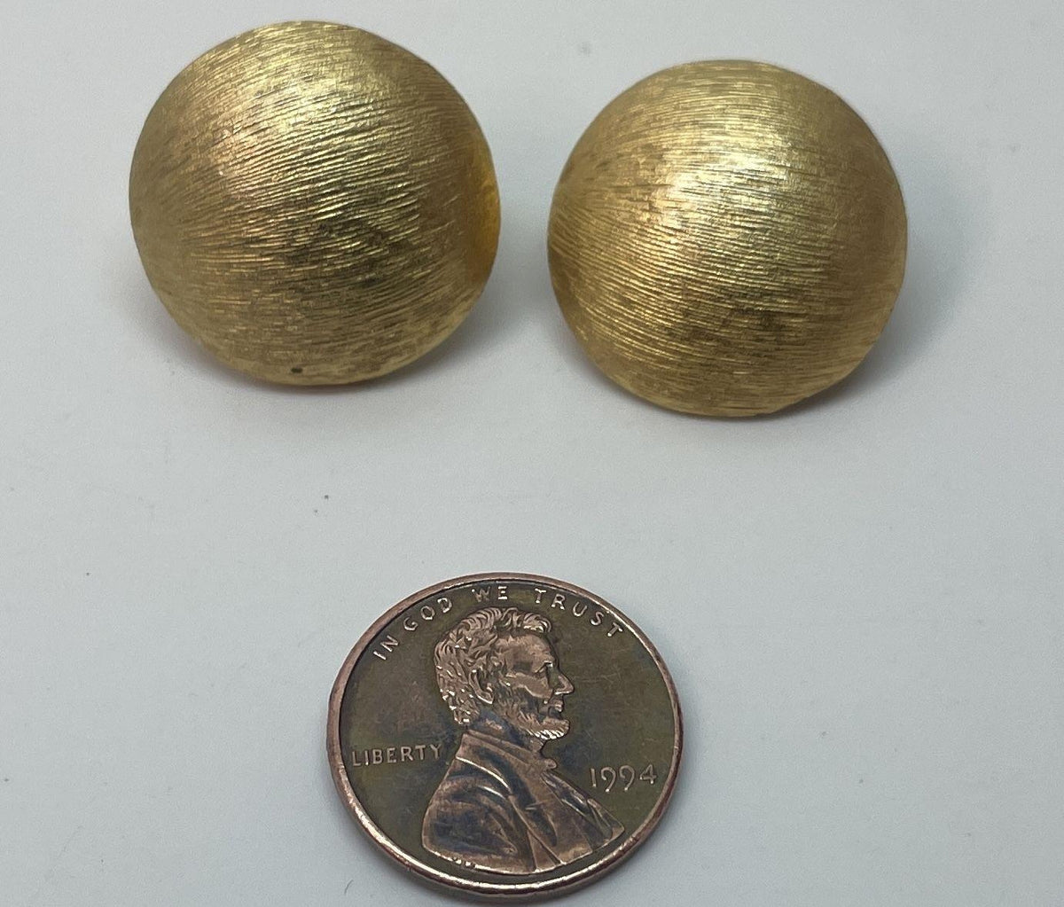 1960s Trifari Round Clip-On Earrings 15.5g