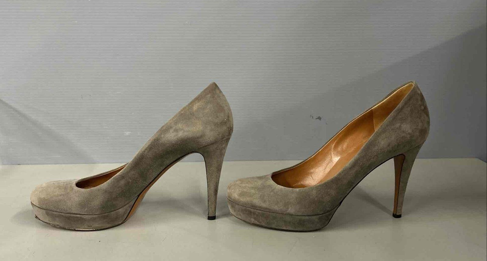 Gucci Taupe Suede Platform Pumps Size 39.5 Round Toe High Heel Designer Shoes