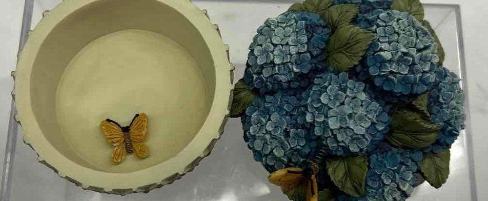 House of Lloyd Hydrangea Butterfly Floral Keepsake Music Box