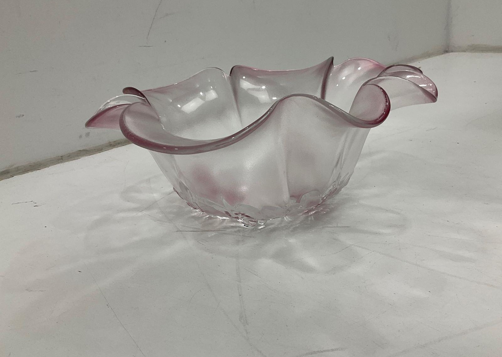 Vintage Pink Swirl Art Glass Flower Bowl Ruffled Petal Centerpiece Dish