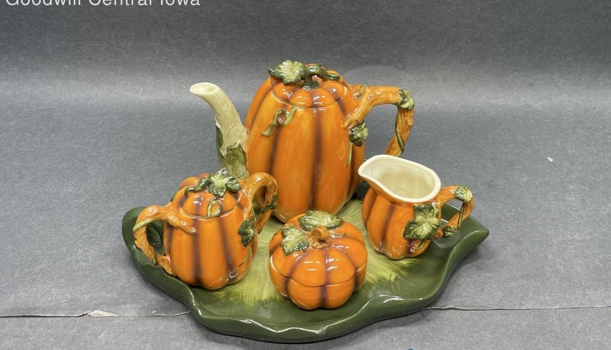 Boston Warehouse Ceramic Pumpkin Tea Set with Leaf Tray, 7 Piece Autumn Teapot Set