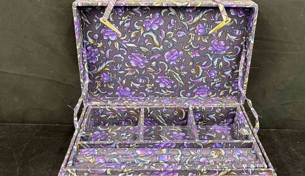 AGE REVIEW Floral Fabric Jewelry Box With Ring Rolls