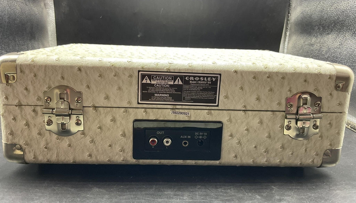 Crosley Cruiser Plus CR8005F-WO suitcase turntable in white ostrich textured finish, view 3