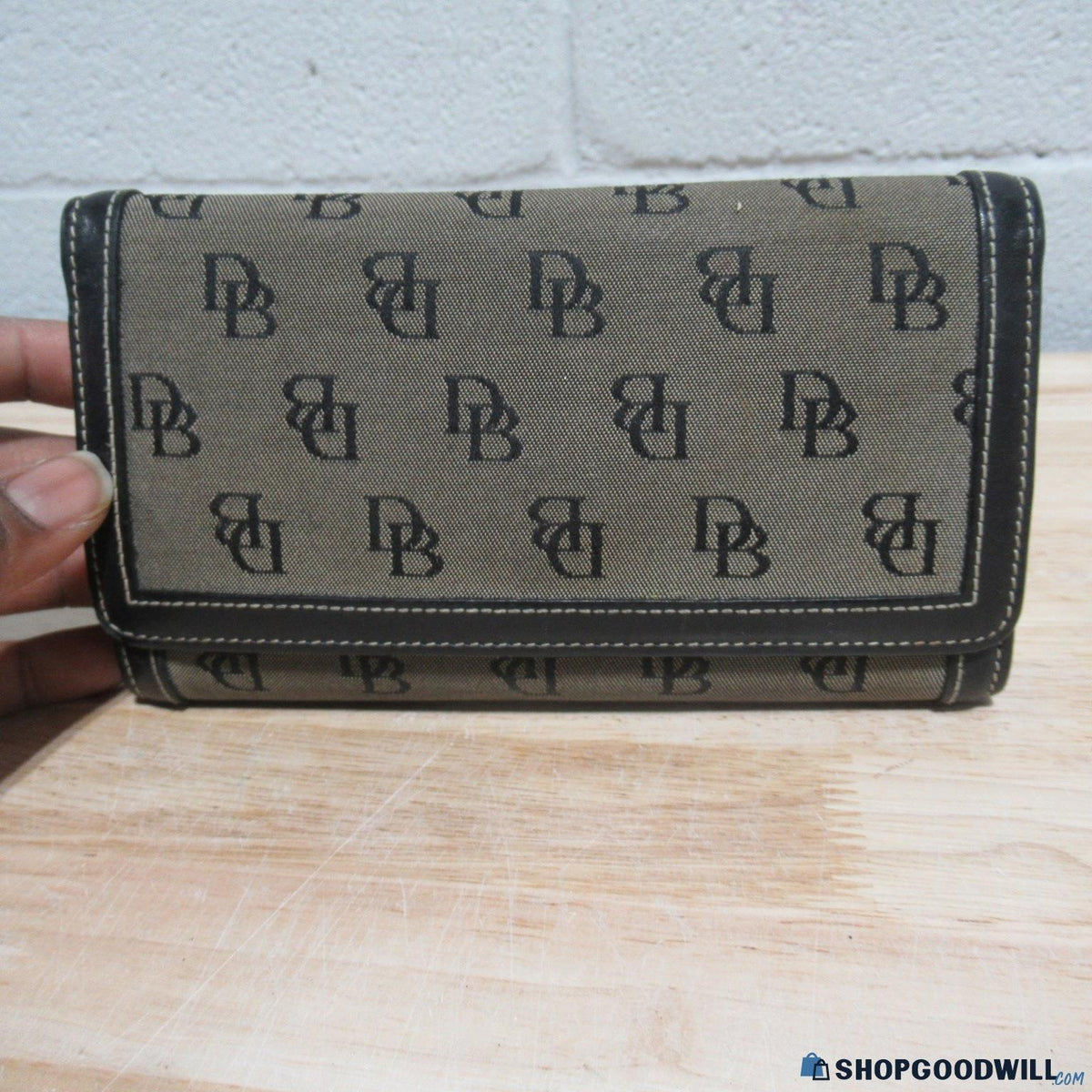 AGE REVIEW Brown-Black Dooney & Bourke Women's Wallet