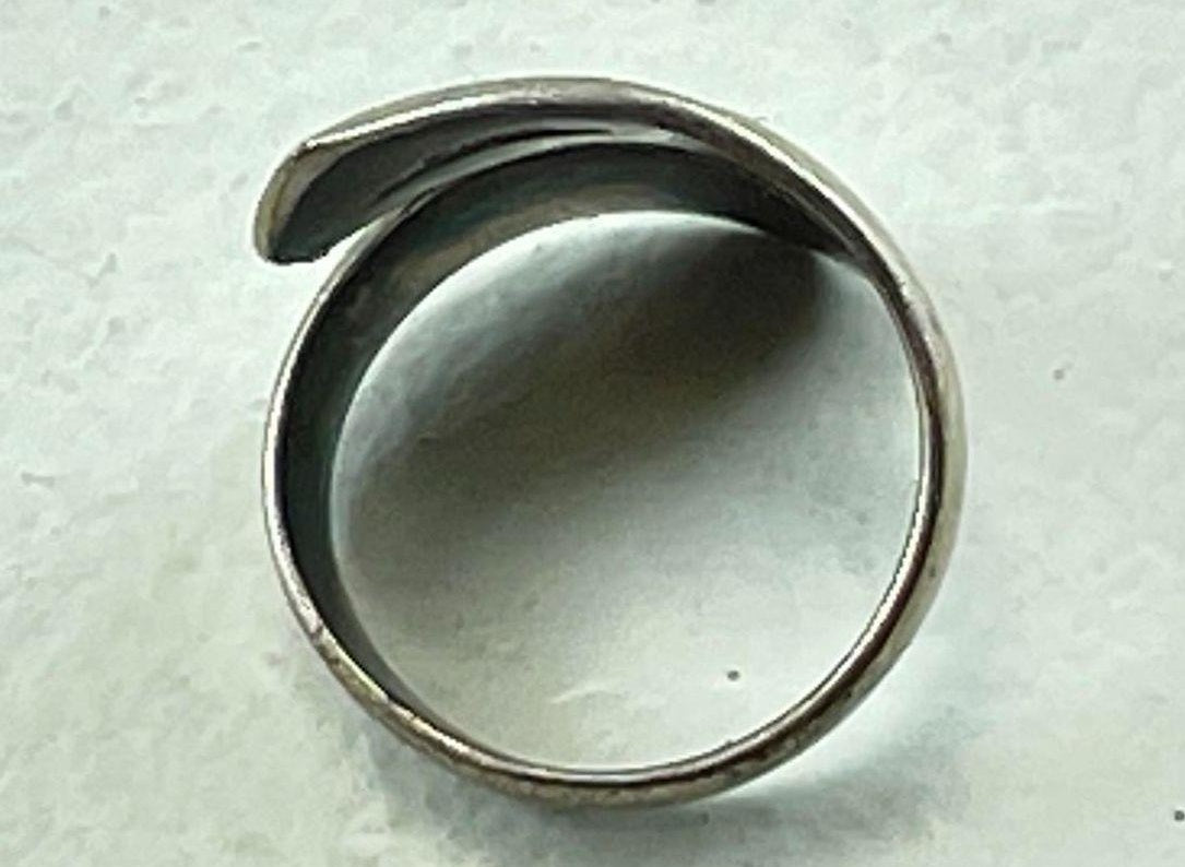 1940s–1960s Siam Sterling White Enamel Niello Mekala Goddess Size 6.75 Wrap Ring