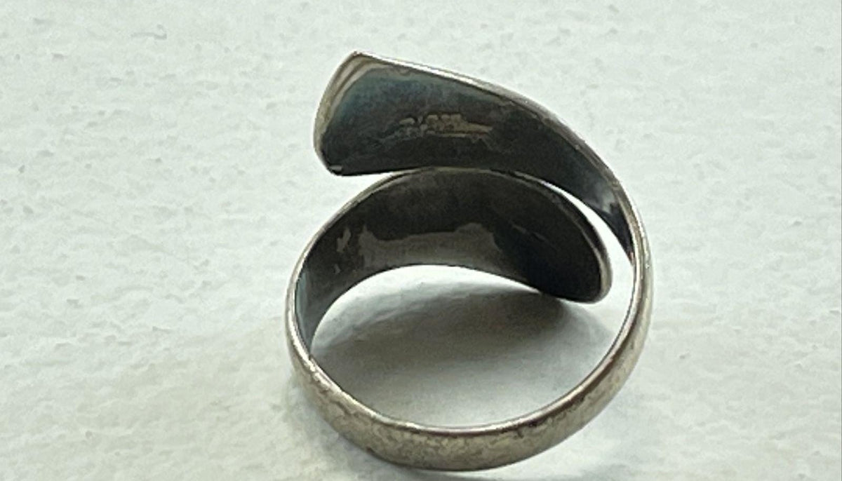1940s–1960s Siam Sterling White Enamel Niello Mekala Goddess Size 6.75 Wrap Ring