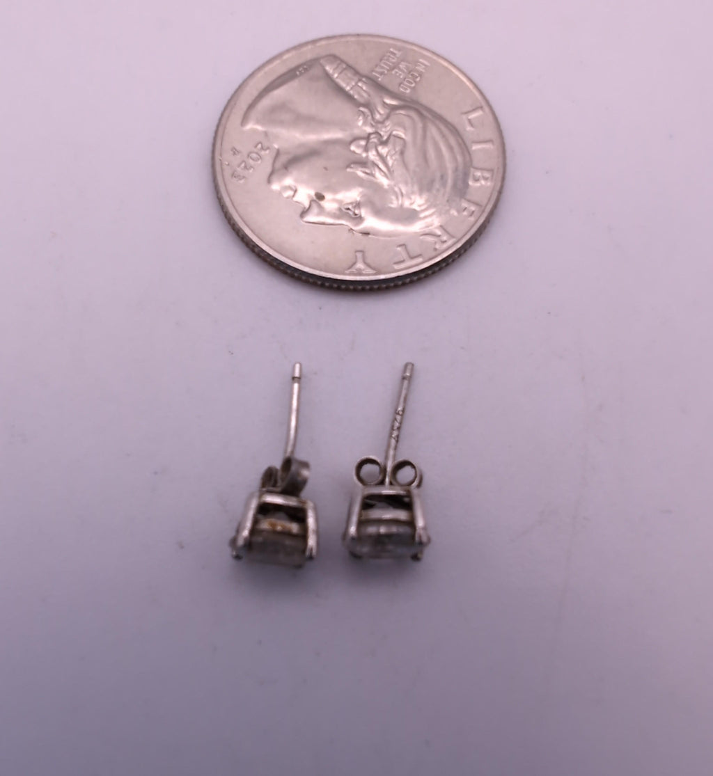 925 Sterling Silver Stud Earrings with Clear Stones 1.18g