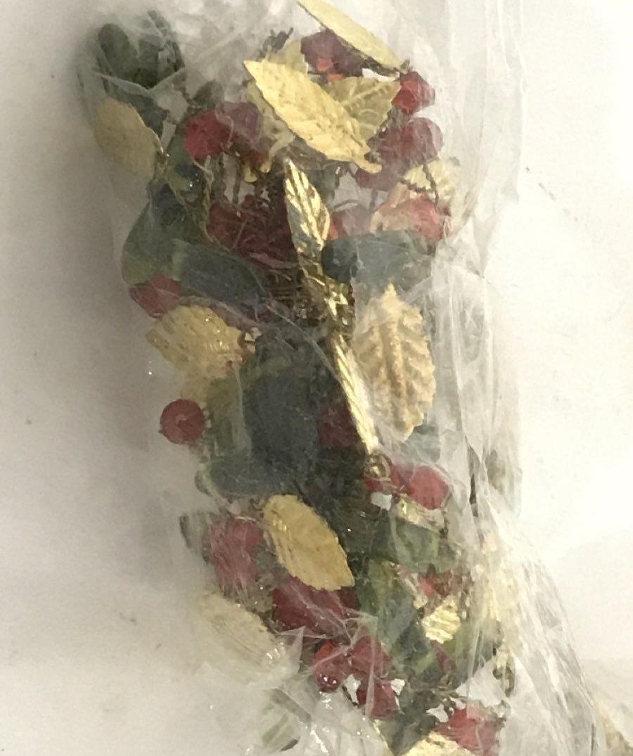 AGE REVIEW Set of 8 Gold Tone Green and Red Beaded Napkin Rings with Leaf Accents