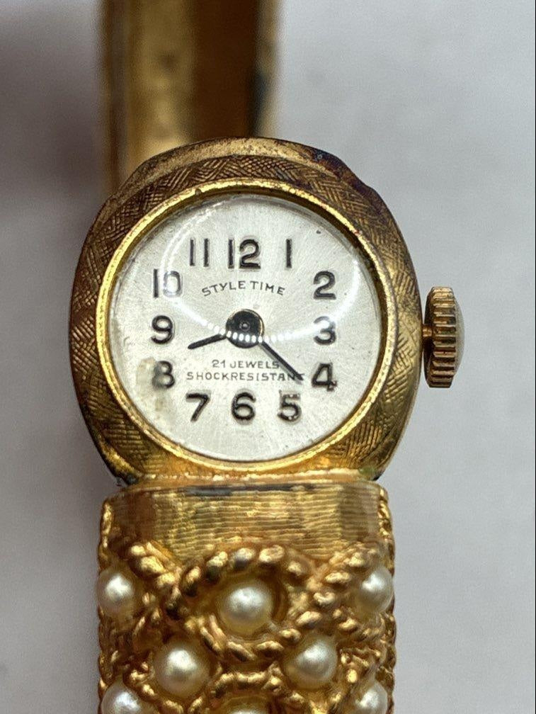 Vintage Léon Piradet Style Time 21 Jewel Mechanical Hidden Watch Faux Pearl Bracelet