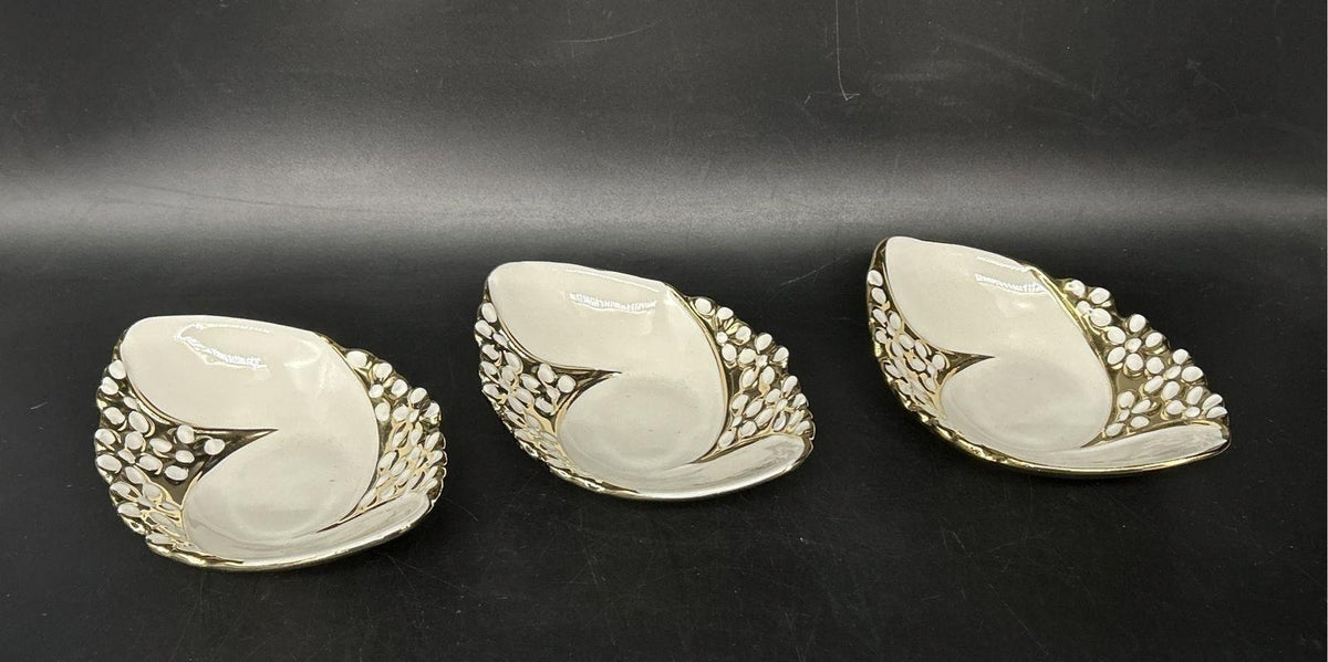 White shell-form dessert bowls with gold trim and gold-tone spoons in their box, view 6