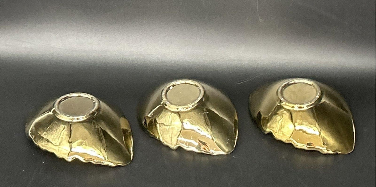 White shell-form dessert bowls with gold trim and gold-tone spoons in their box, view 7