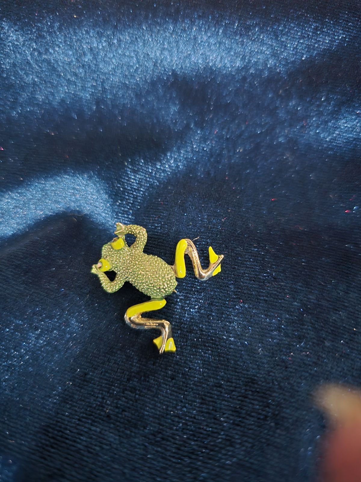 Articulated gold-tone frog brooch with crystal pavé body and green enamel legs, view 2