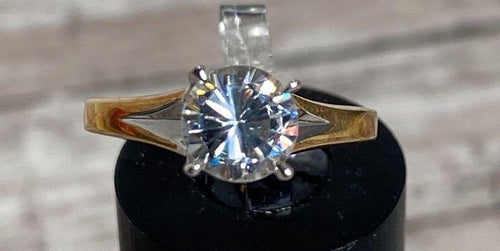 10K Yellow Gold CZ Solitaire Ring | Classic Engagement Style Size 7 Ring 2.4 Grams