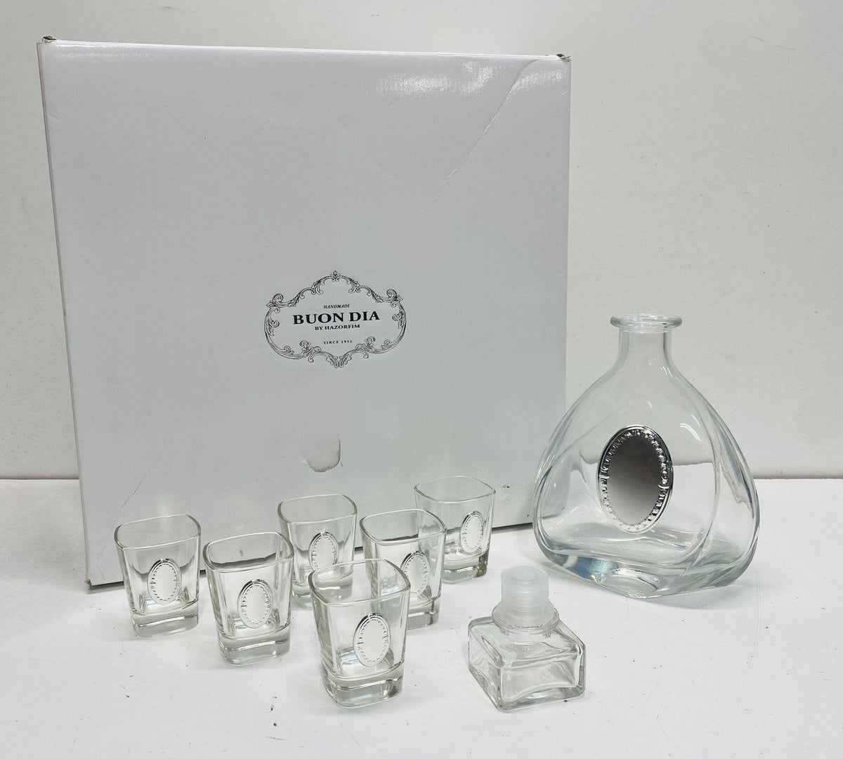 Faceted clear glass decanter with oval label detail, six shot glasses and white gift box, view 5