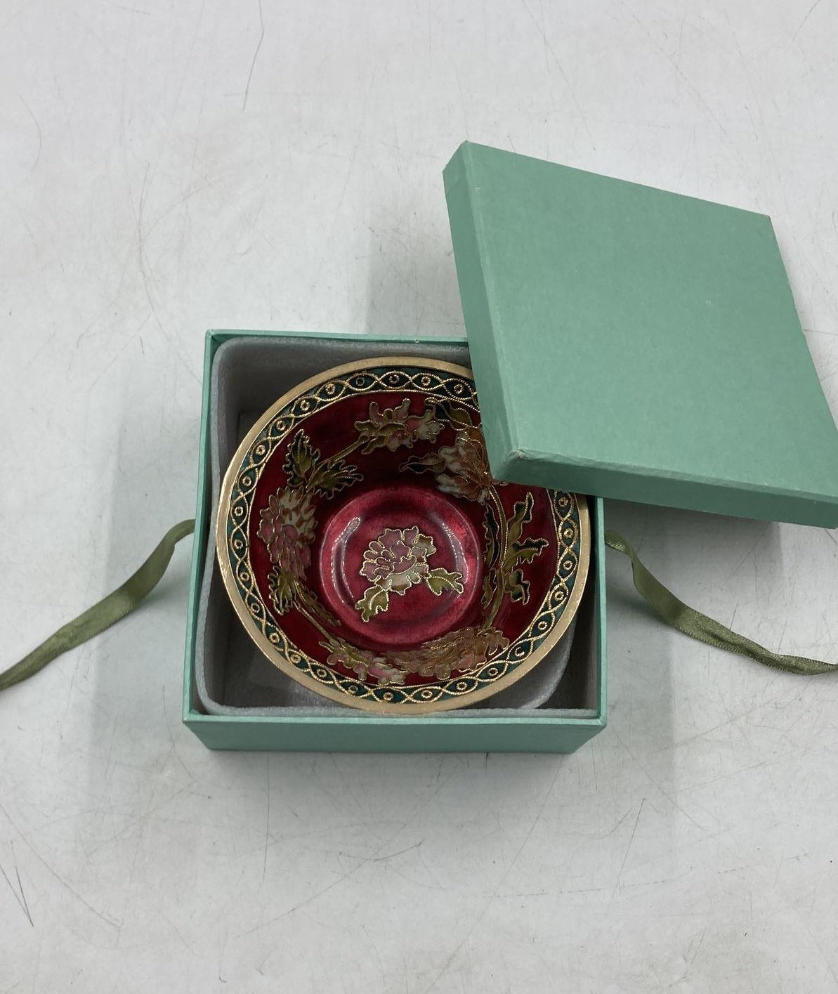 Small red bowl with ornate gold and floral decoration in a fitted box, view 4