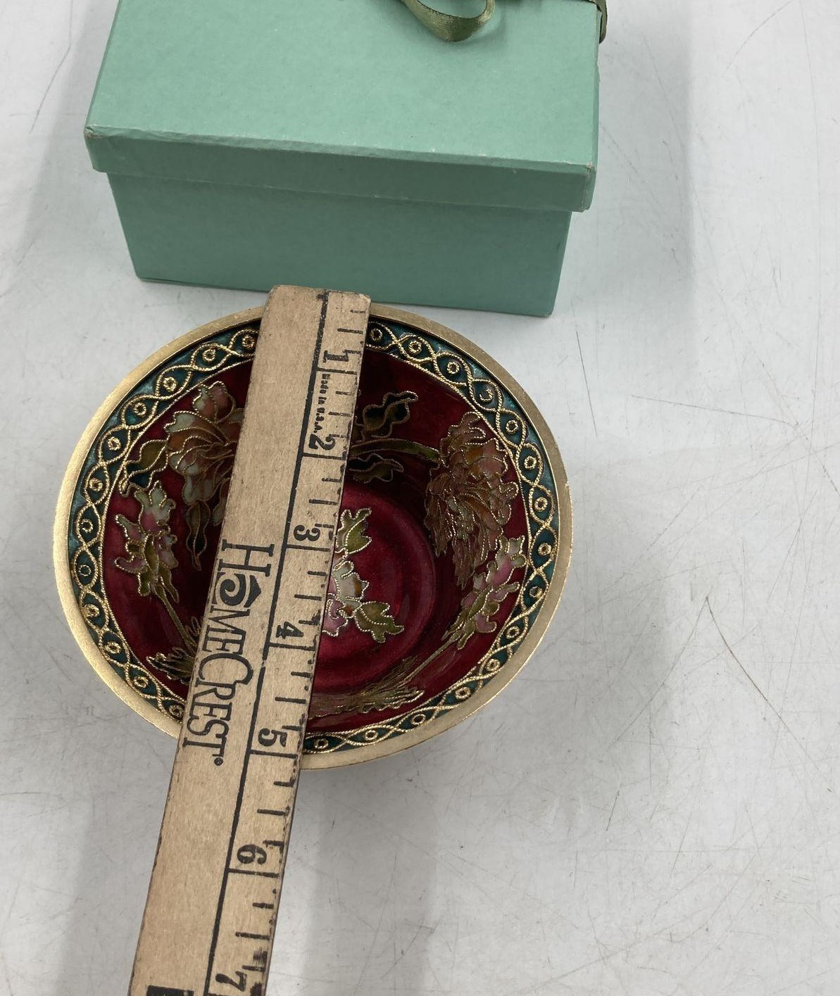 Small red bowl with ornate gold and floral decoration in a fitted box, view 7