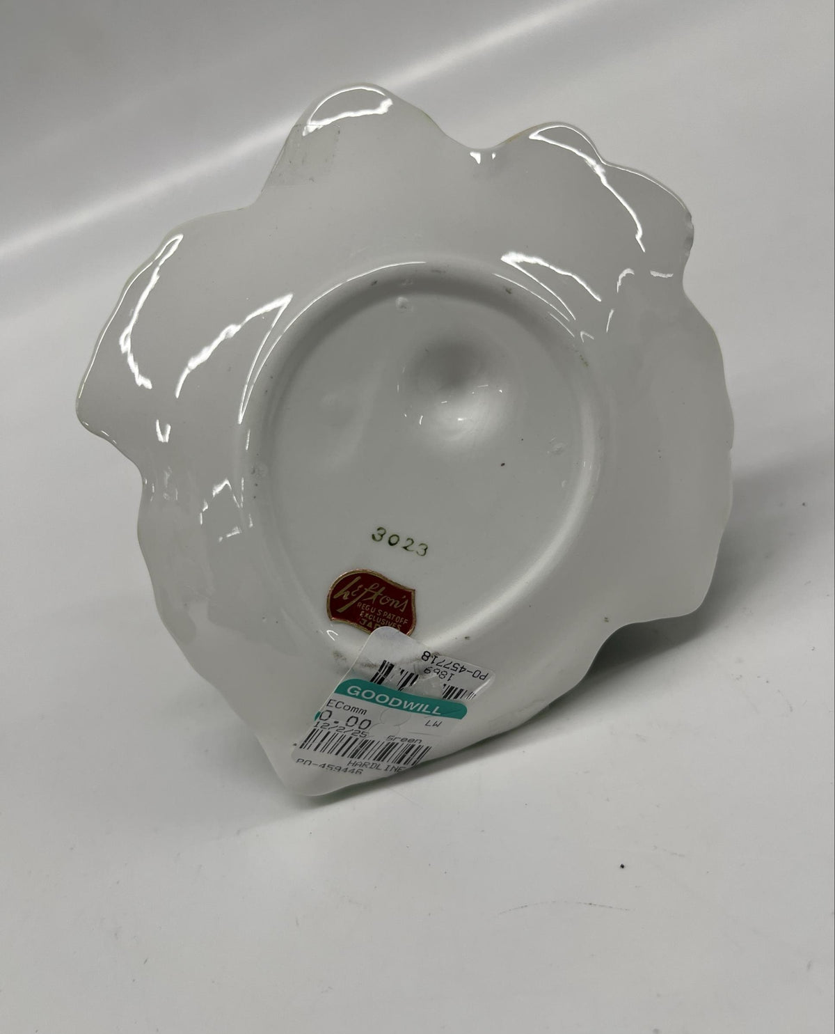 Lefton grape-shaped ceramic jam jar with lid, spoon and leaf underplate, view 6