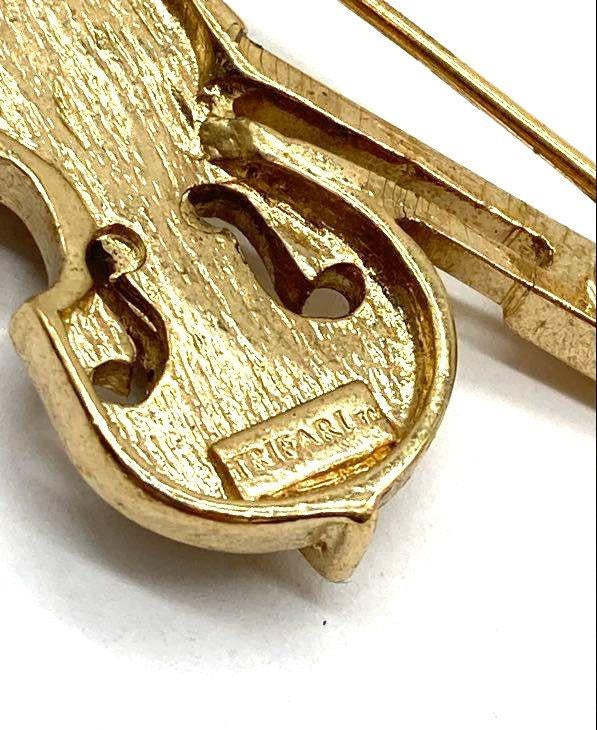 1980s–1990s Trifari Gold Tone & Crystal Rhinestone Violin Brooch Pin For Repair