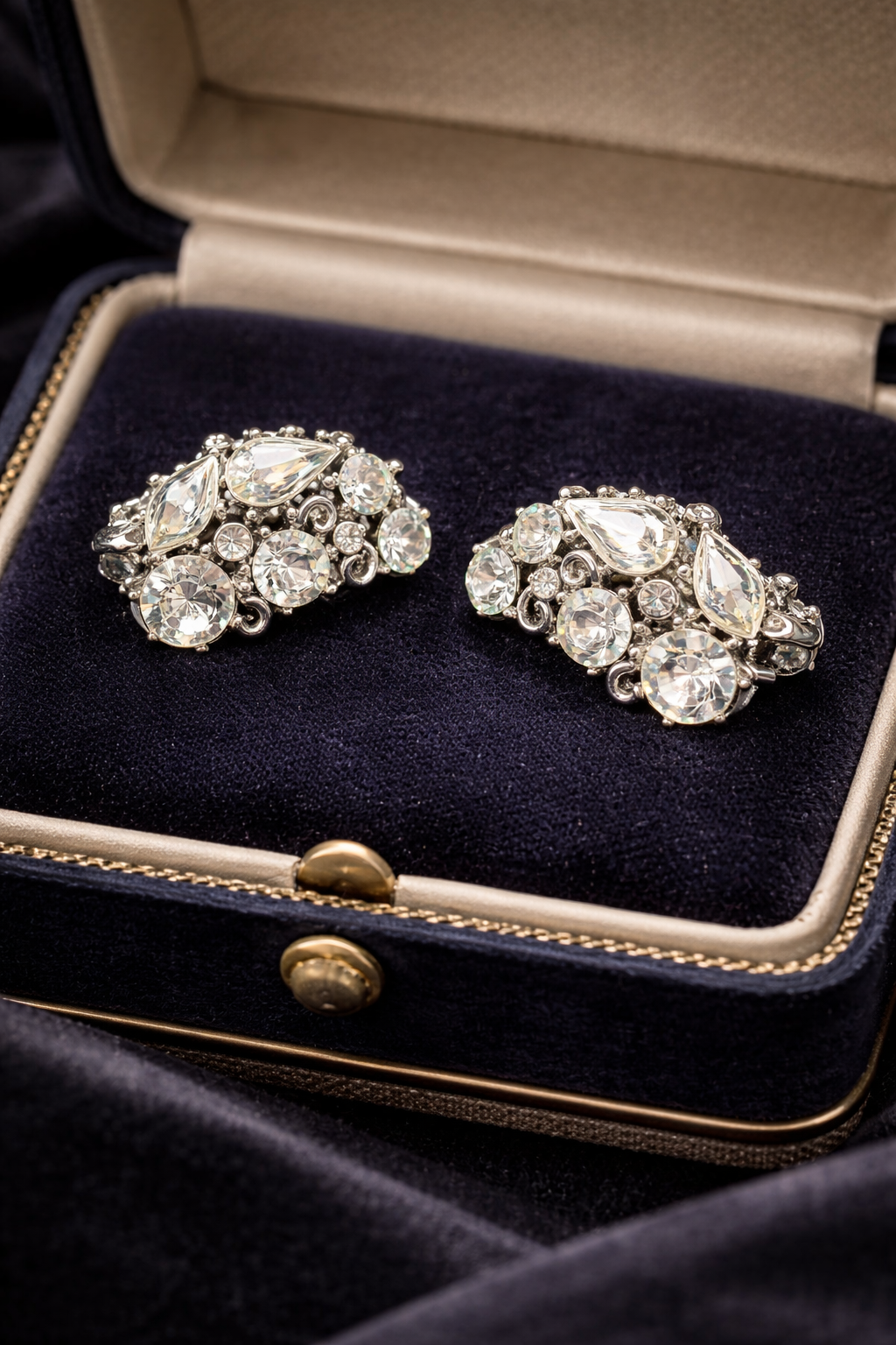Vintage Lisner Silver Tone Rhinestone Clip Earrings Teardrop Round Crystal Cluster Statement Bridal Mid Century