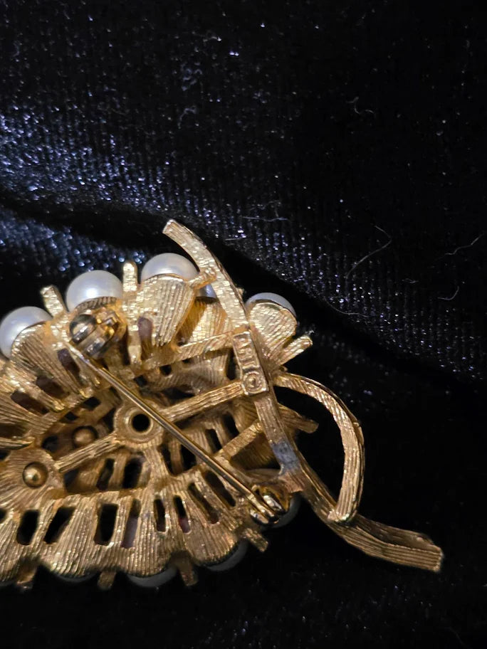 Vintage ART Pearl Grape Cluster Brooch – Gold Tone Faux Pearl Mid-Century Design