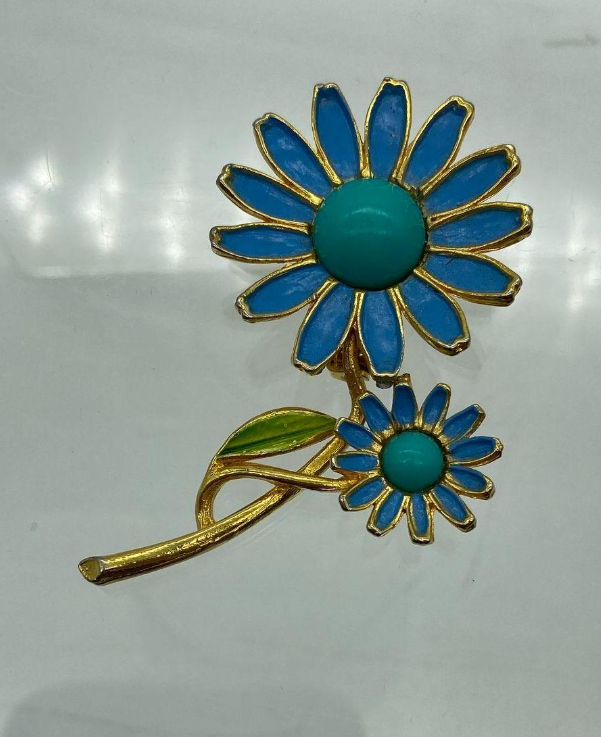 Signed Weiss blue enamel double daisy brooch with turquoise-colored centers and green leaf, view 2