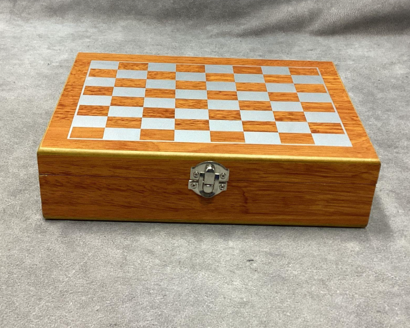 Gentleman’s Wooden Chess & Hip Flask Gift Set Leather Flask Shot Cups Bar Set w Case