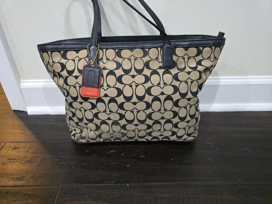 Coach Handbag & Accessories Bundle – 3 Bags + Bucket Hat – Pre-Owned