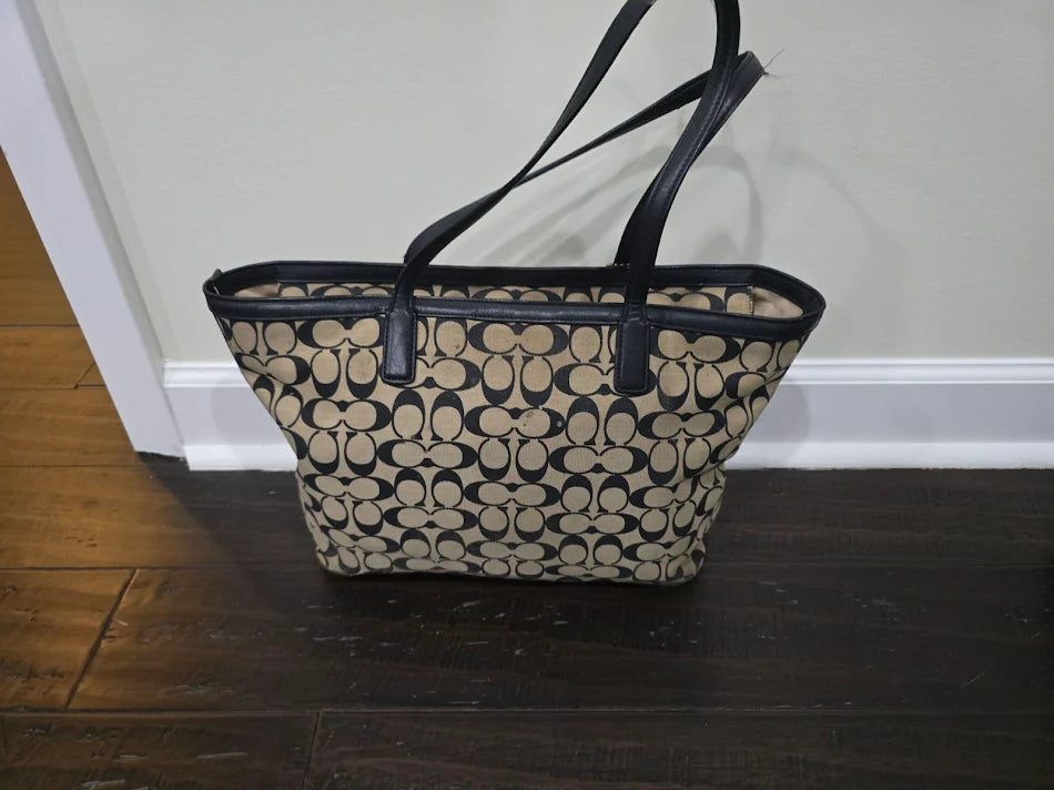 Coach Handbag & Accessories Bundle – 3 Bags + Bucket Hat – Pre-Owned