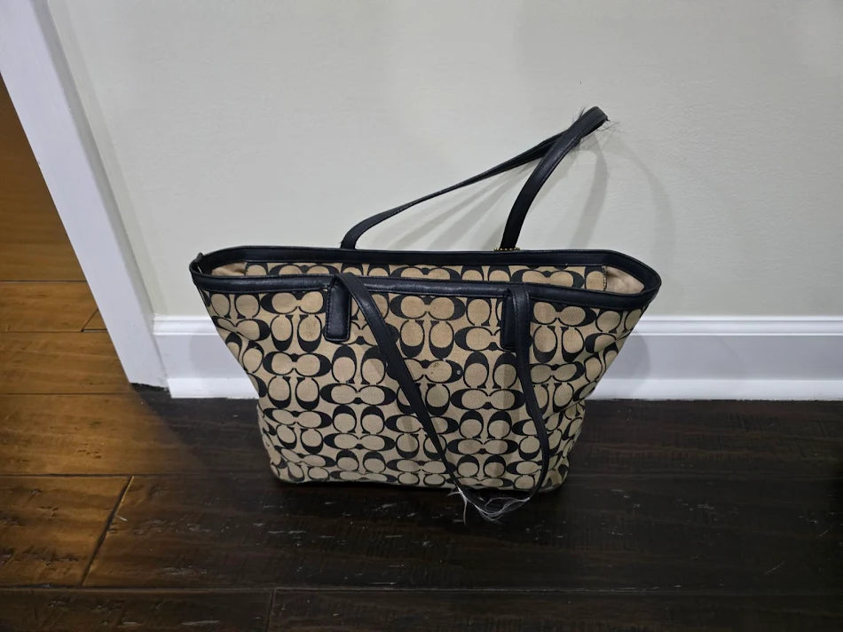 Coach Handbag & Accessories Bundle – 3 Bags + Bucket Hat – Pre-Owned