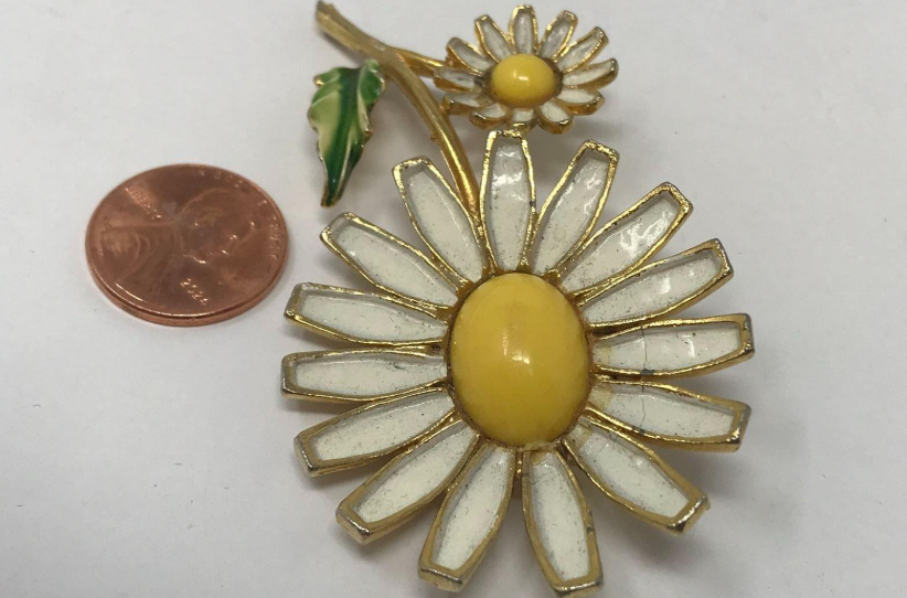 Vintage Signed Weiss White Enamel Daisy Brooch with Yellow Center Flower Pin