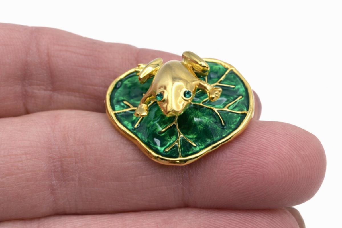 Gold-tone articulated frog brooch seated on a green enamel lily pad, view 3
