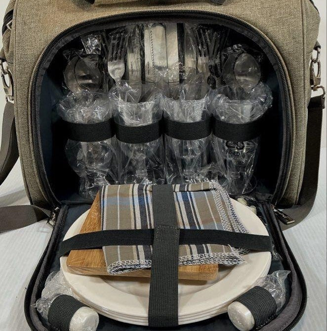 Taupe fabric picnic backpack with tableware fitted in the front compartment, view 4