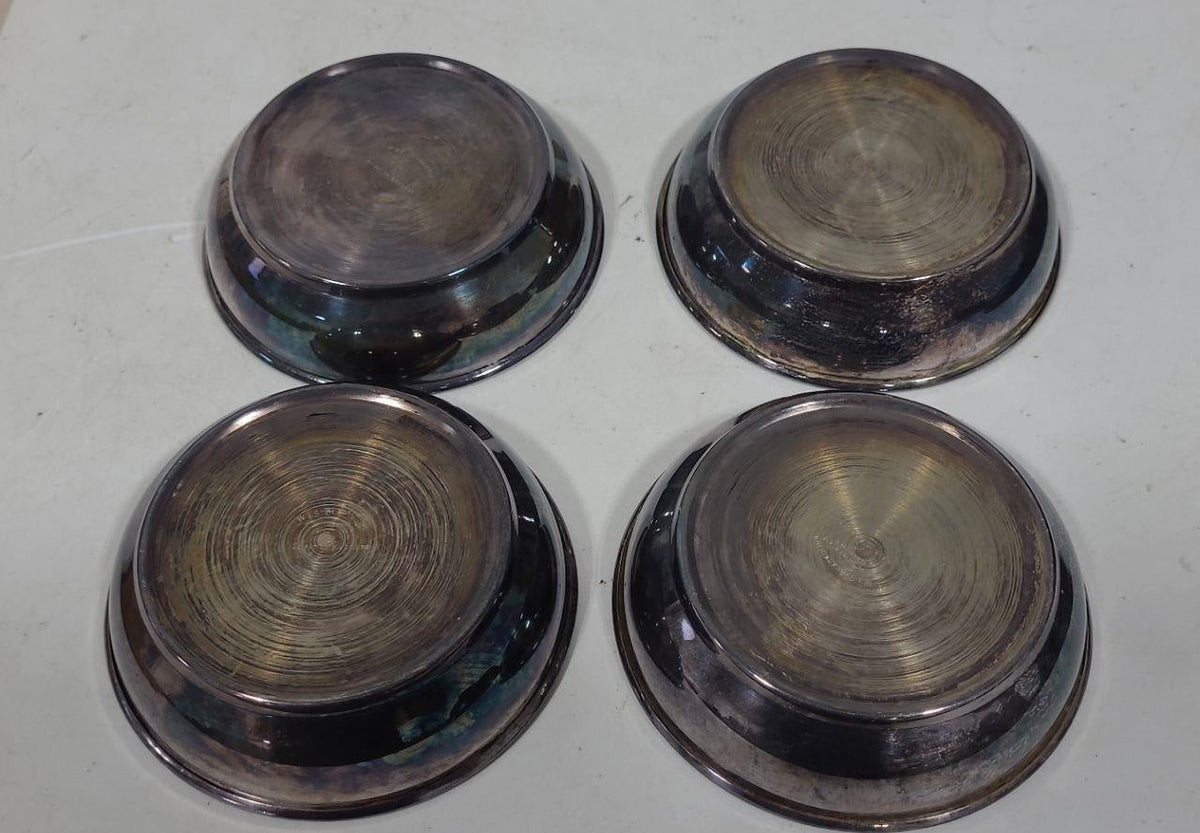 Four round silver-tone card suit coaster ash trays with spade, club, heart and diamond in fitted box, view 2