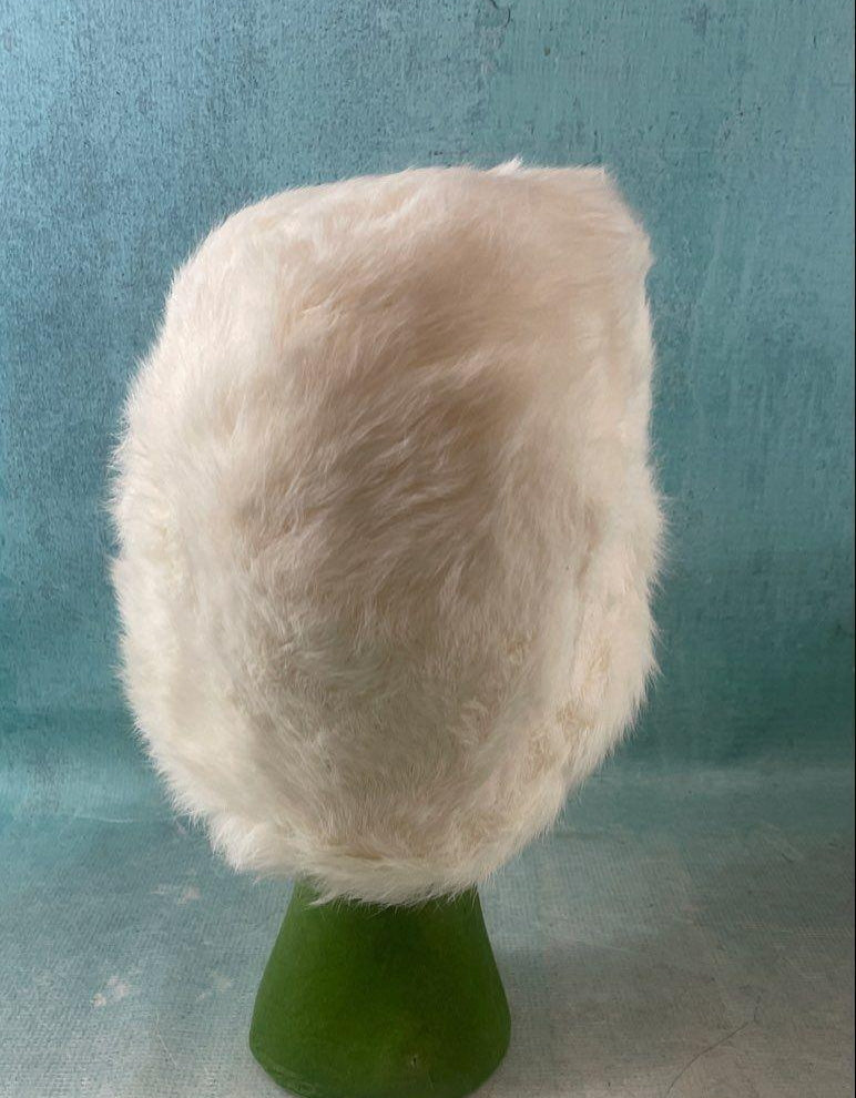 Lion White Faux Fur Style Hat Size Regular with Box
