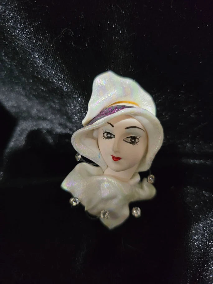 Handmade Vintage-Style Portrait Brooch – Artisan Resin Woman Pin