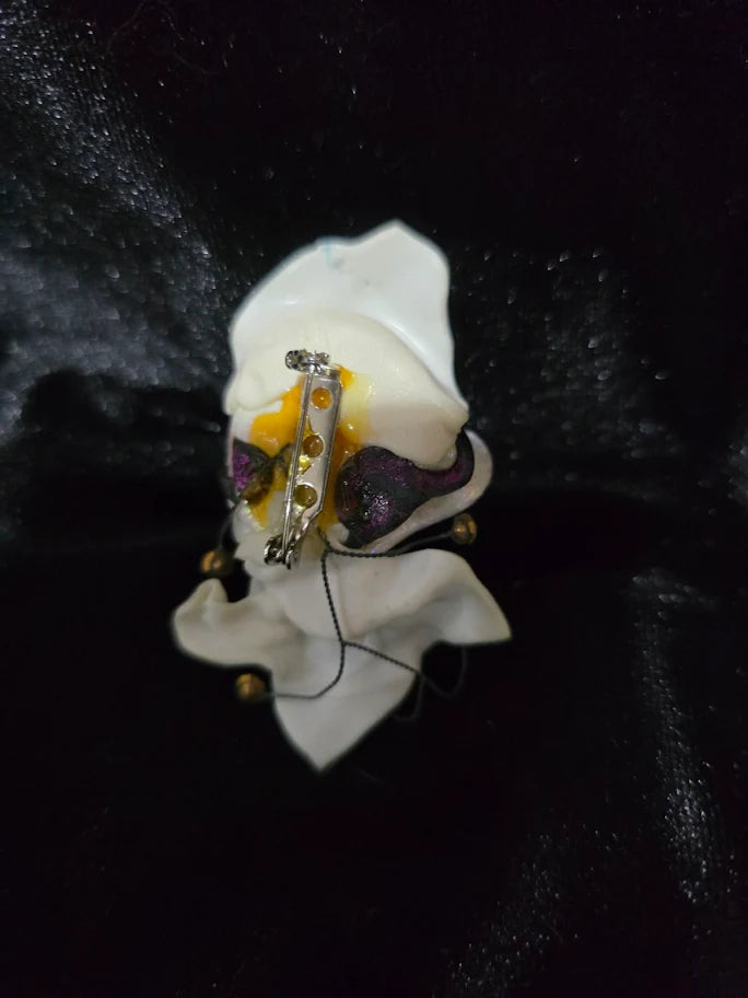 Artisan Portrait Lady Brooch with Pearl Accents, Vintage-Style Resin Figural Pin