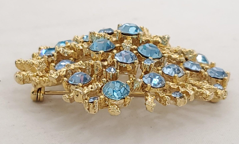 Lisner Blue Rhinestone Starburst Brooch – Signed Gold Tone Statement Pin