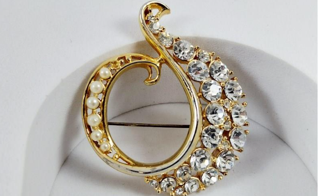 Vintage Goldtone Rhinestone & Faux Pearl Swirl Pin with Matching Clip Earrings Set