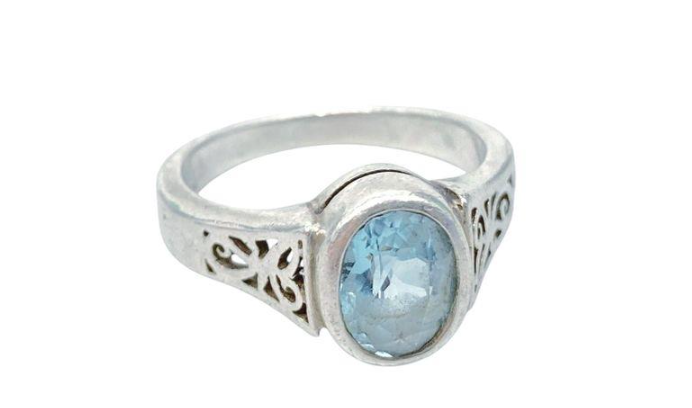 Ring marked 925 with oval blue stone in bezel-style setting and openwork band, view 2