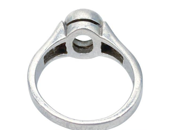 Ring marked 925 with oval blue stone in bezel-style setting and openwork band, view 3