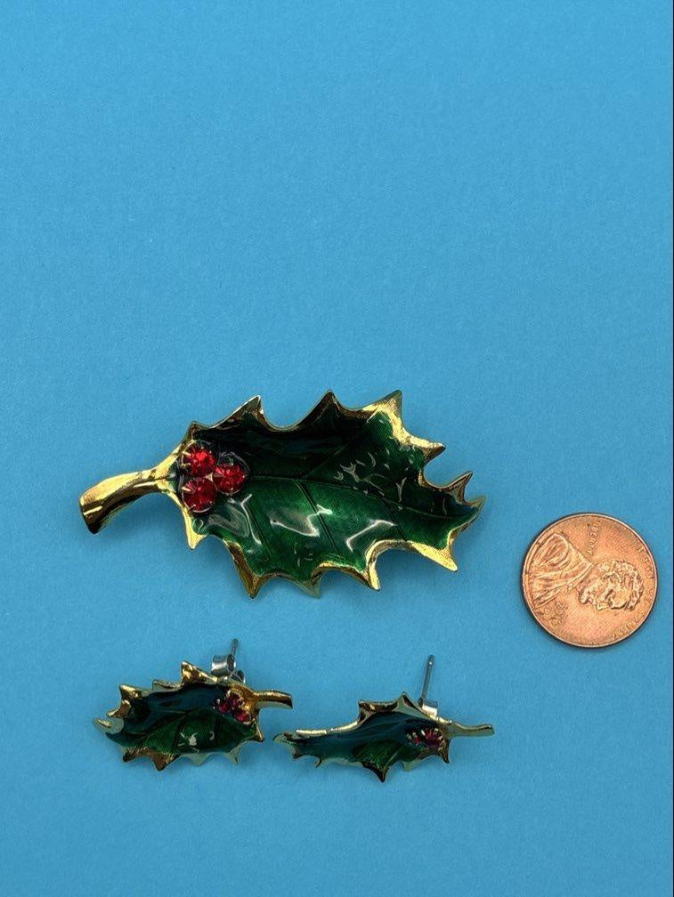 Green enamel holly leaf brooch and matching earrings with red rhinestone berries and gold-tone trim, view 6