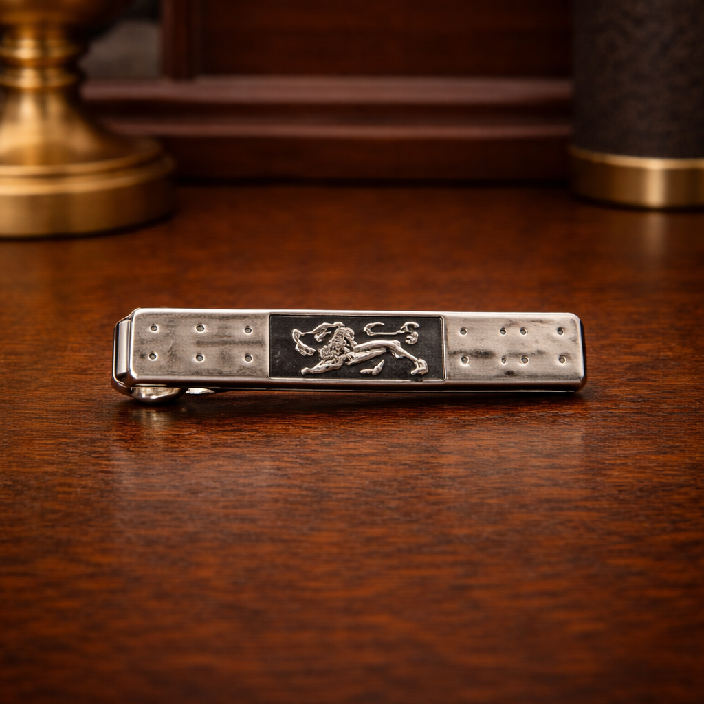 Swank silver tone lion motif tie bar tie clip