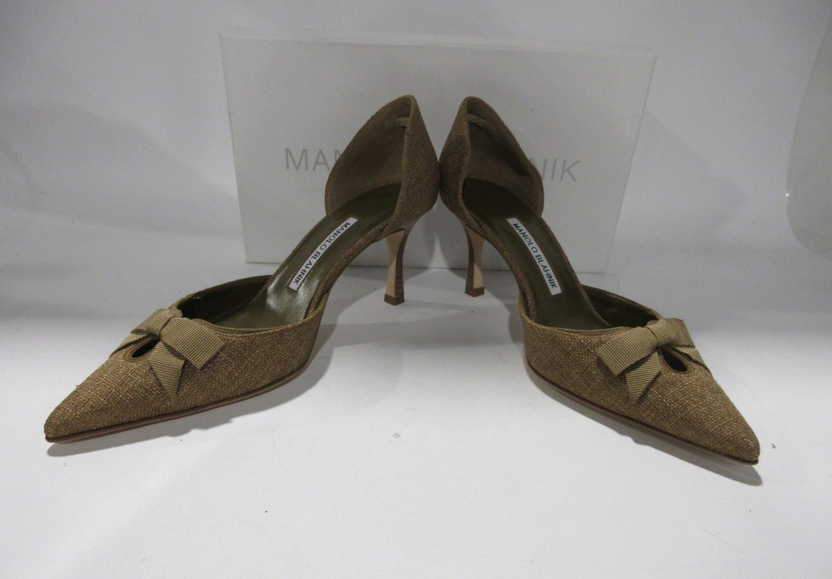 Manolo Blahnik Pointed-Toe Heels Size 38.5 with COA
