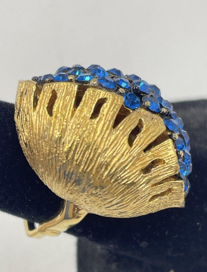 Signed Vendome Gold Tone Blue Rhinestone Adjustable Cocktail Ring 16g