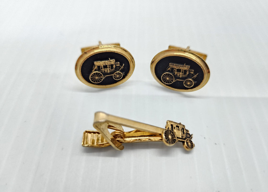 (Need Hero Pics) Vintage Wells Fargo Gold-Tone Stagecoach Cufflinks Tie Clip Set Mid-Century