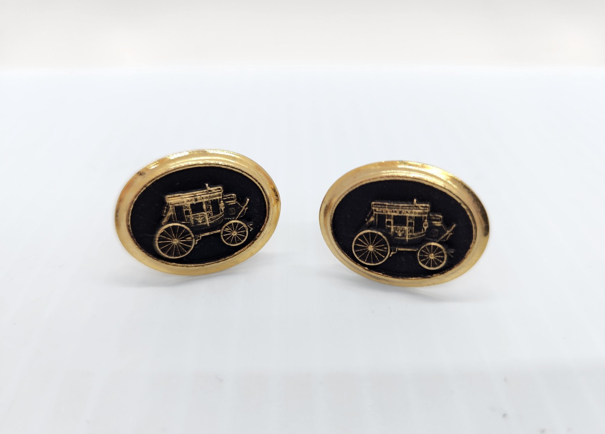 (Need Hero Pics) Vintage Wells Fargo Gold-Tone Stagecoach Cufflinks Tie Clip Set Mid-Century