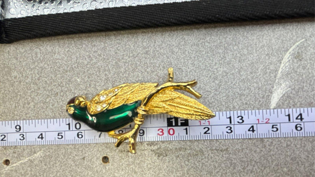 Vintage Avon Gold Tone Green Enamel Parrot Bird Brooch Rhinestone Pin 2.5"