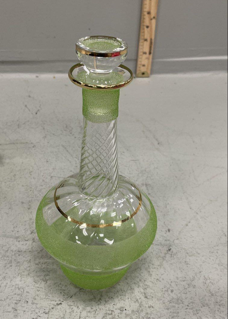 Green frosted glass decanter with spiral neck, gold trim and four small glasses, view 3